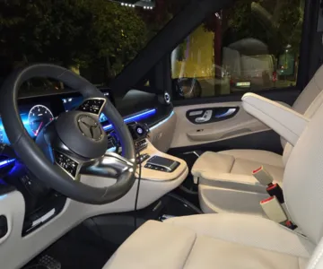 Compagnie de taxi a Disney Land Paris interieur tout confort